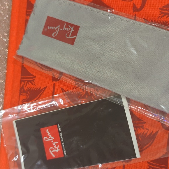 Ray-Ban Wayfarer Sunglasses - Picture 11 of 11